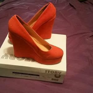 Orange platform heel